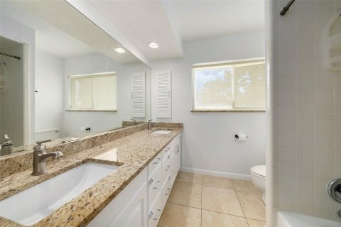 Casa en venta en Palm Harbor, Florida, 4 dormitorios, 215.9 m2 № 1771165 - foto 16