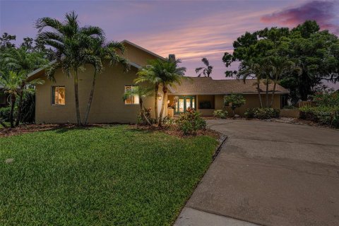 Casa en venta en Palm Harbor, Florida, 4 dormitorios, 215.9 m2 № 1771165 - foto 2