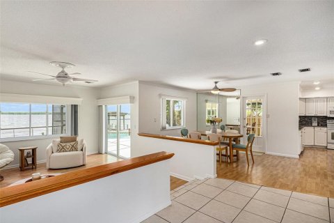 Casa en venta en Palm Harbor, Florida, 4 dormitorios, 215.9 m2 № 1771165 - foto 6