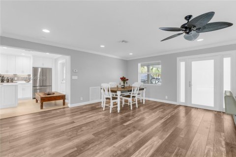 House in Pompano Beach, Florida 3 bedrooms, 154.68 sq.m. № 2087026 - photo 3