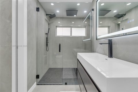 House in Pompano Beach, Florida 3 bedrooms, 154.68 sq.m. № 2087026 - photo 21