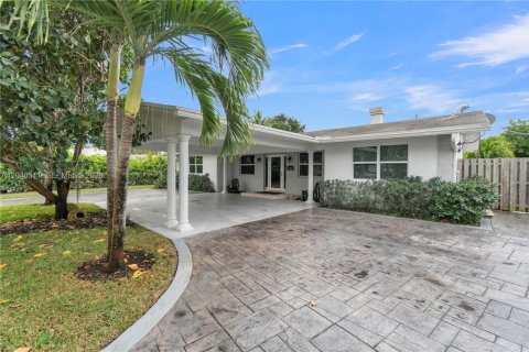 House in Pompano Beach, Florida 3 bedrooms, 154.68 sq.m. № 2087026 - photo 2