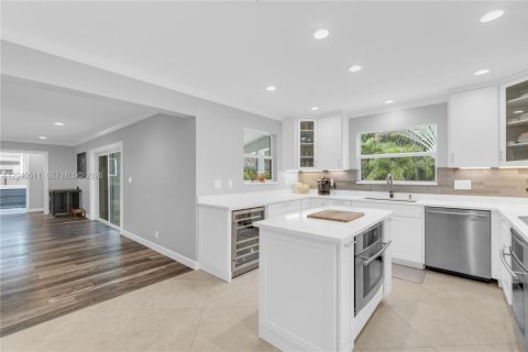 House in Pompano Beach, Florida 3 bedrooms, 154.68 sq.m. № 2087026 - photo 8