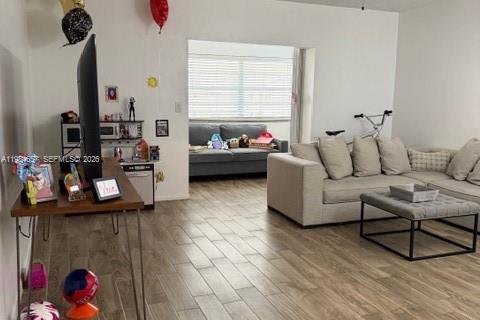 Кондоминиум с 1 спальней в Майами, Флорида № 2047854