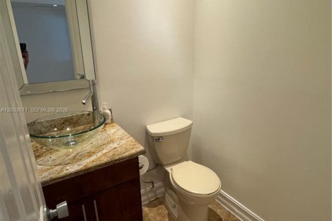 Condo in Coral Springs, Florida, 3 bedrooms  № 2069341 - photo 8