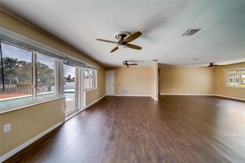 Villa ou maison à louer à Seminole, Floride: 3 chambres, 187.85 m2 № 2408652 - photo 7