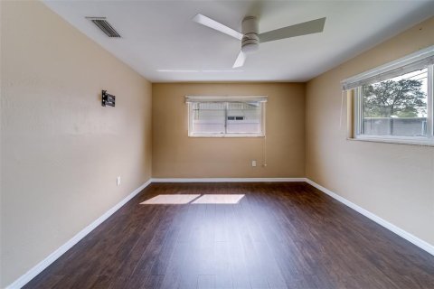 Villa ou maison à louer à Seminole, Floride: 3 chambres, 187.85 m2 № 2408652 - photo 19