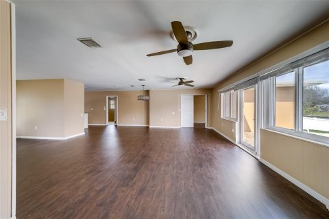 Villa ou maison à louer à Seminole, Floride: 3 chambres, 187.85 m2 № 2408652 - photo 8