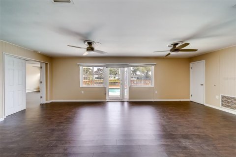Villa ou maison à louer à Seminole, Floride: 3 chambres, 187.85 m2 № 2408652 - photo 6