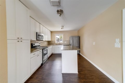 Villa ou maison à louer à Seminole, Floride: 3 chambres, 187.85 m2 № 2408652 - photo 12