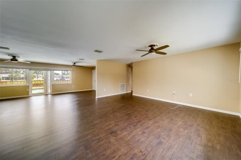 Villa ou maison à louer à Seminole, Floride: 3 chambres, 187.85 m2 № 2408652 - photo 3