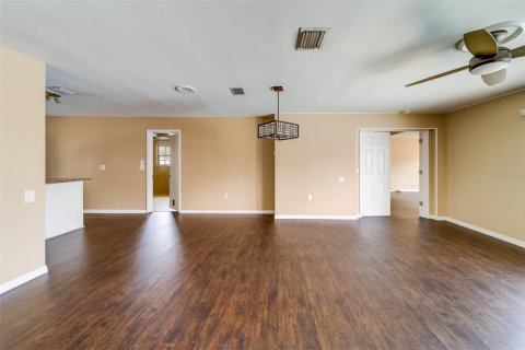 Villa ou maison à louer à Seminole, Floride: 3 chambres, 187.85 m2 № 2408652 - photo 9
