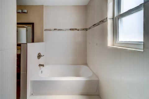 Villa ou maison à louer à Seminole, Floride: 3 chambres, 187.85 m2 № 2408652 - photo 24