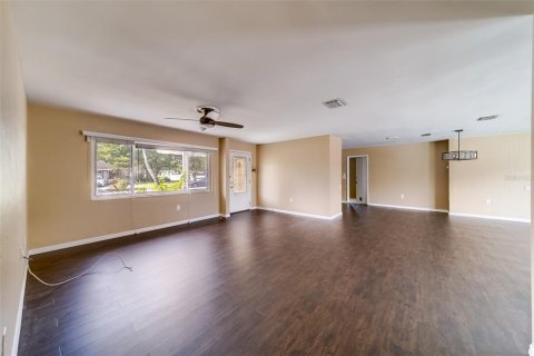 Villa ou maison à louer à Seminole, Floride: 3 chambres, 187.85 m2 № 2408652 - photo 4