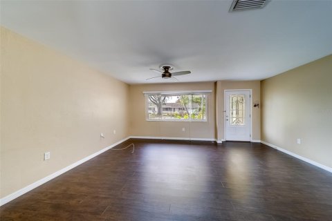 Villa ou maison à louer à Seminole, Floride: 3 chambres, 187.85 m2 № 2408652 - photo 5