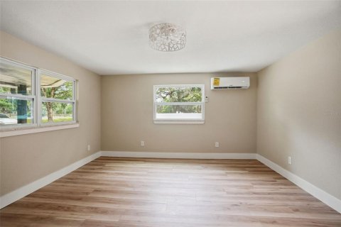 House in Brooksville, Florida 3 bedrooms, 116.5 sq.m. № 2107703 - photo 13