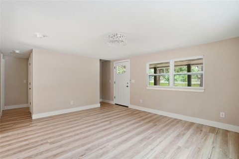 House in Brooksville, Florida 3 bedrooms, 116.5 sq.m. № 2107703 - photo 8