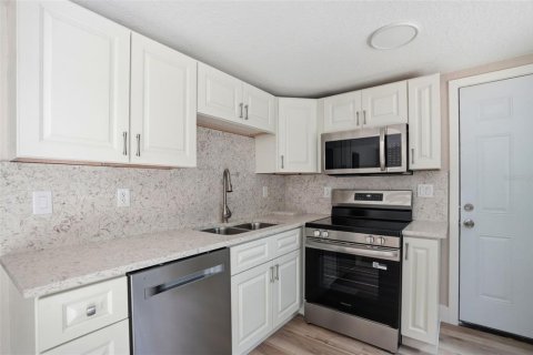House in Brooksville, Florida 3 bedrooms, 116.5 sq.m. № 2107703 - photo 18