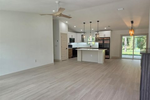 Villa ou maison à vendre à North Port, Floride: 3 chambres, 137.03 m2 № 1900400 - photo 8