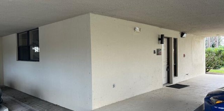 Commercial property in Palm Beach Gardens, Florida № 1035915