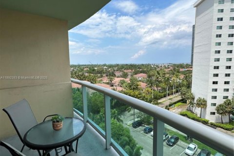 Condo in Sunny Isles Beach, Florida, 2 bedrooms  № 1944243 - photo 7
