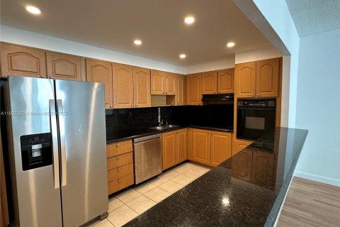 Condo in Sunny Isles Beach, Florida, 2 bedrooms  № 1944243 - photo 3