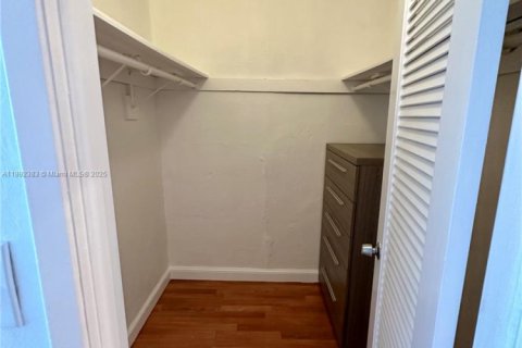 Condo in Sunny Isles Beach, Florida, 2 bedrooms  № 1944243 - photo 14