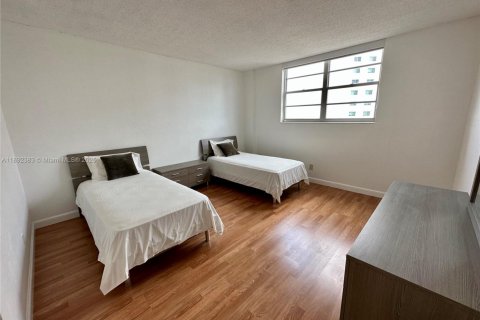 Condo in Sunny Isles Beach, Florida, 2 bedrooms  № 1944243 - photo 10