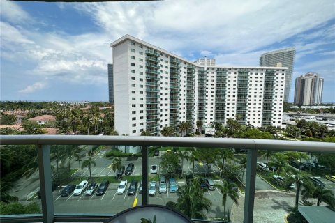 Condo in Sunny Isles Beach, Florida, 2 bedrooms  № 1944243 - photo 6