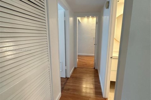 Condo in Sunny Isles Beach, Florida, 2 bedrooms  № 1944243 - photo 8