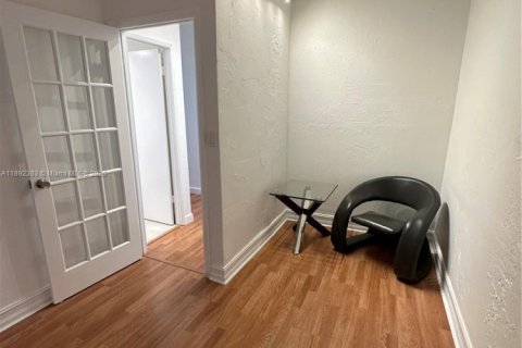 Condo in Sunny Isles Beach, Florida, 2 bedrooms  № 1944243 - photo 12