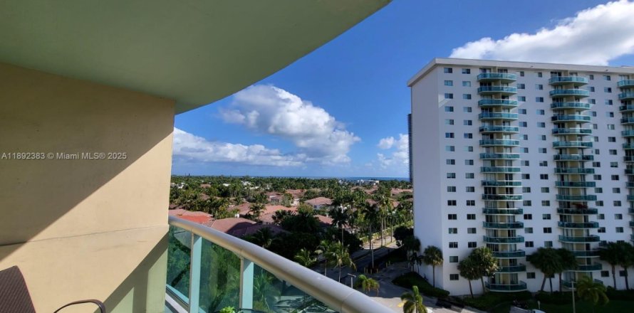Condo in Sunny Isles Beach, Florida, 2 bedrooms № 1944243