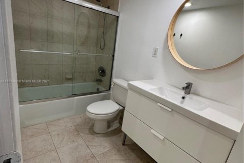 Condo in Sunny Isles Beach, Florida, 2 bedrooms  № 1944243 - photo 15