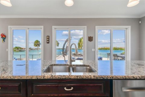 Casa en venta en Madeira Beach, Florida, 6 dormitorios, 395.3 m2 № 2108897 - foto 27