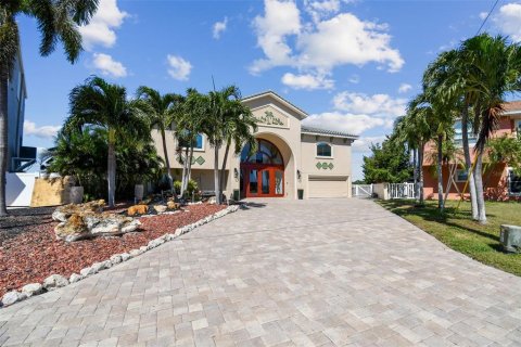 Casa en venta en Madeira Beach, Florida, 6 dormitorios, 395.3 m2 № 2108897 - foto 3
