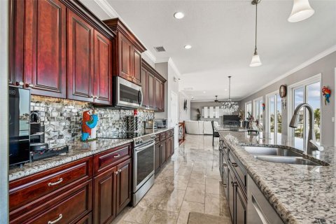 Casa en venta en Madeira Beach, Florida, 6 dormitorios, 395.3 m2 № 2108897 - foto 24