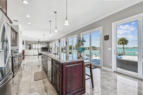 Casa en venta en Madeira Beach, Florida, 6 dormitorios, 395.3 m2 № 2108897 - foto 23
