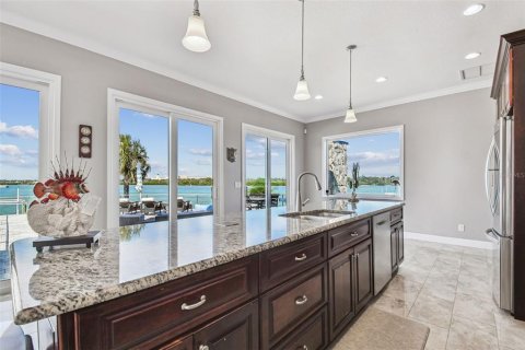 Casa en venta en Madeira Beach, Florida, 6 dormitorios, 395.3 m2 № 2108897 - foto 26