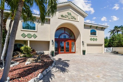 Casa en venta en Madeira Beach, Florida, 6 dormitorios, 395.3 m2 № 2108897 - foto 8