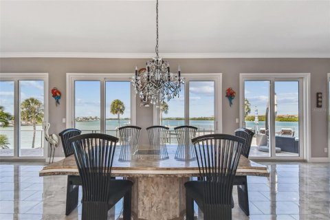 Casa en venta en Madeira Beach, Florida, 6 dormitorios, 395.3 m2 № 2108897 - foto 15