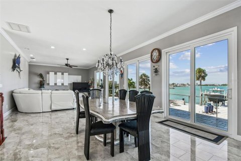 Casa en venta en Madeira Beach, Florida, 6 dormitorios, 395.3 m2 № 2108897 - foto 19