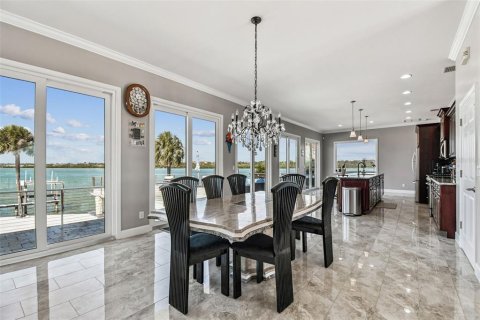 Casa en venta en Madeira Beach, Florida, 6 dormitorios, 395.3 m2 № 2108897 - foto 16