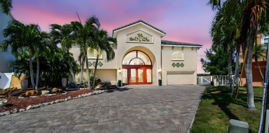 Casa en Madeira Beach, Florida 6 dormitorios, 395.3 m2 № 2108897
