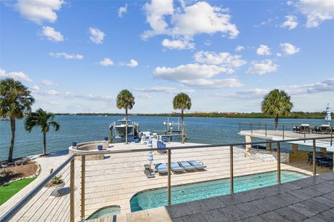 Casa en venta en Madeira Beach, Florida, 6 dormitorios, 395.3 m2 № 2108897 - foto 5