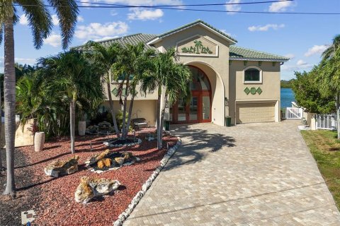 Casa en venta en Madeira Beach, Florida, 6 dormitorios, 395.3 m2 № 2108897 - foto 4
