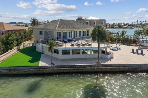Casa en venta en Madeira Beach, Florida, 6 dormitorios, 395.3 m2 № 2108897 - foto 6