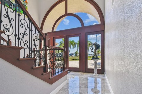 Casa en venta en Madeira Beach, Florida, 6 dormitorios, 395.3 m2 № 2108897 - foto 14