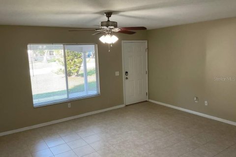 Casa en alquiler en Palm Bay, Florida, 3 dormitorios, 109.25 m2 № 1906886 - foto 2