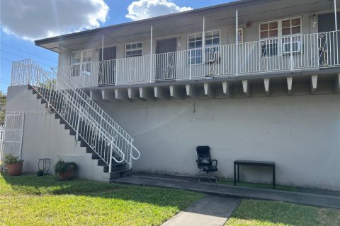 Снять в аренду квартиру в Майами, Флорида 1 спальня, 617.43м2, № 1964885 - фото 4