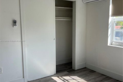 Снять в аренду квартиру в Майами, Флорида 1 спальня, 617.43м2, № 1964885 - фото 9